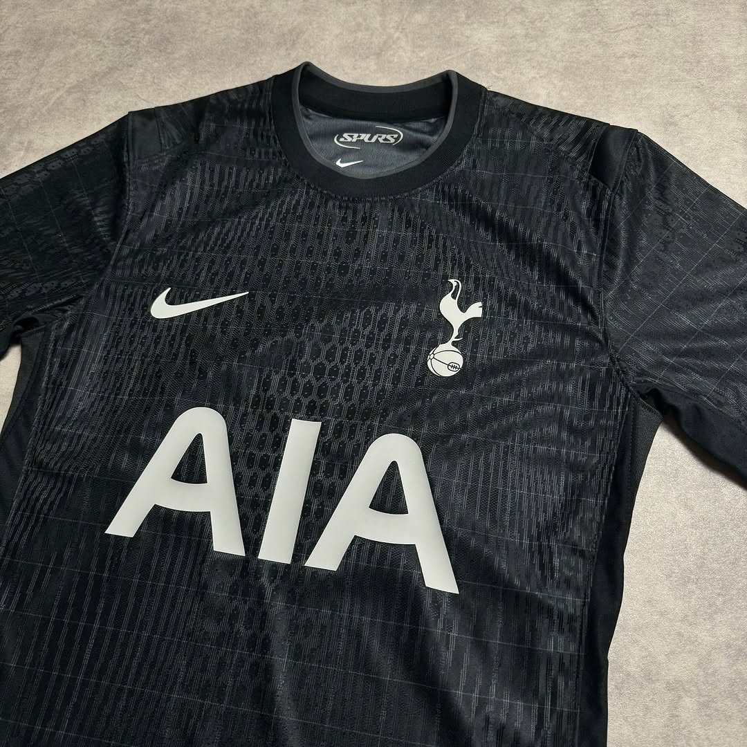 Tottenham Hotspur 2025/26 Away kit
