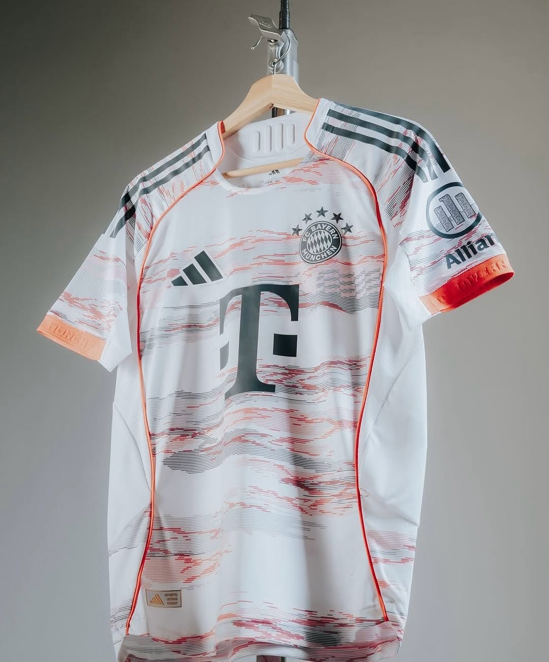 Bayern Munich 2025/26 Away Kit